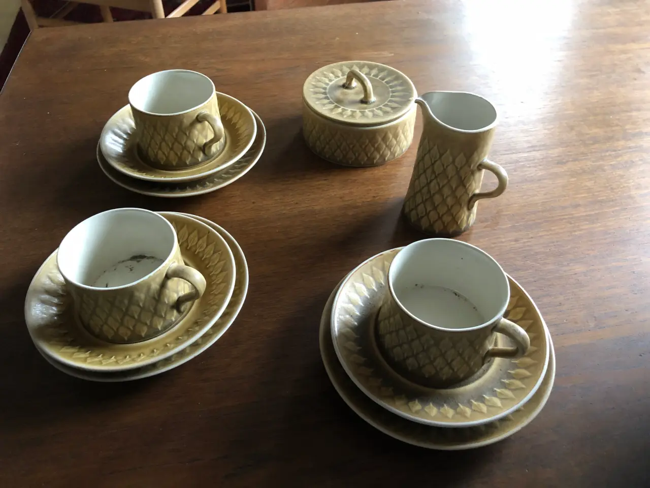 Billede 3 - Relief - mælkekande, fad og kaffekopper m.m.