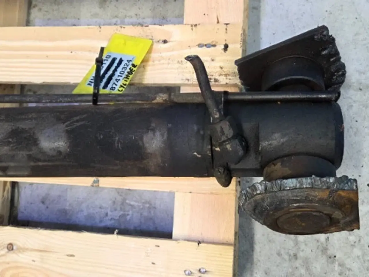 Billede 9 - New Holland LB110 Cylinder 87410324