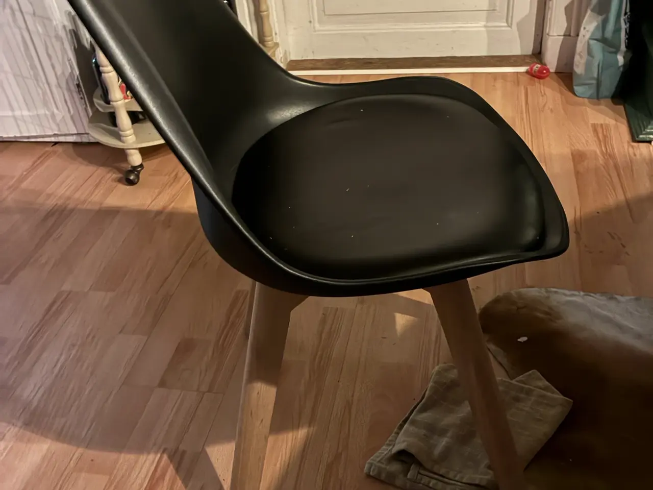 Billede 10 - Stabilt spisebord 150ø evt med 8 stole 