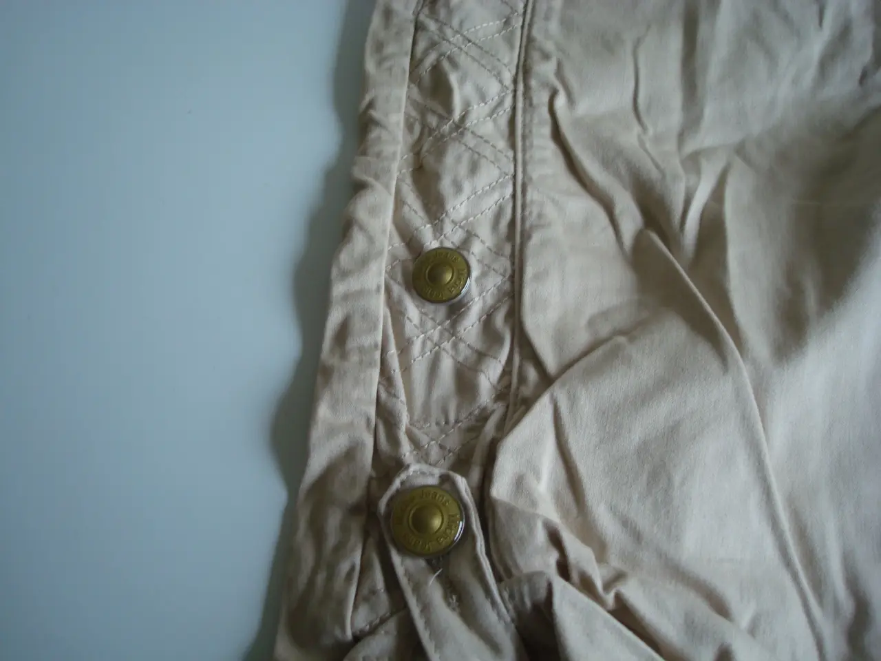 Billede 4 - Dame shorts Micha str. 44 med lynlås og knap