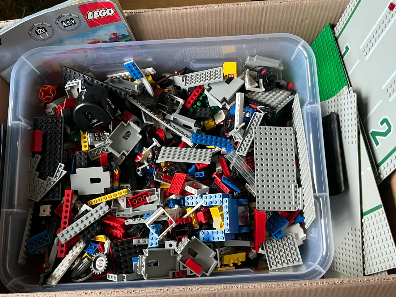 Billede 1 - En hel flyttekasse med Legoklodser