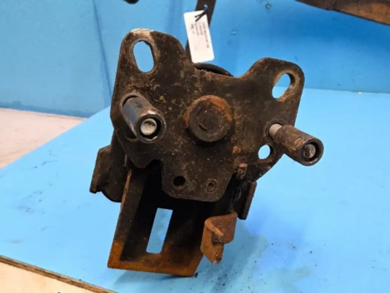 Billede 11 - Case Maxxum 150 Hjulskærm Beslag L. 47802229