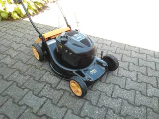 Plæneklipper Partner med Briggs&Stratton motor.