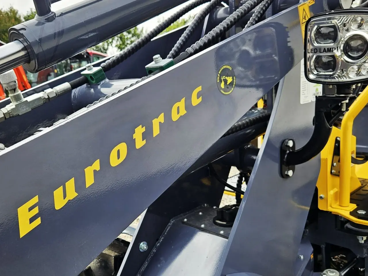 Billede 15 - Eurotrac W11 / fabriksny / skovl & gafler / Kubota motor