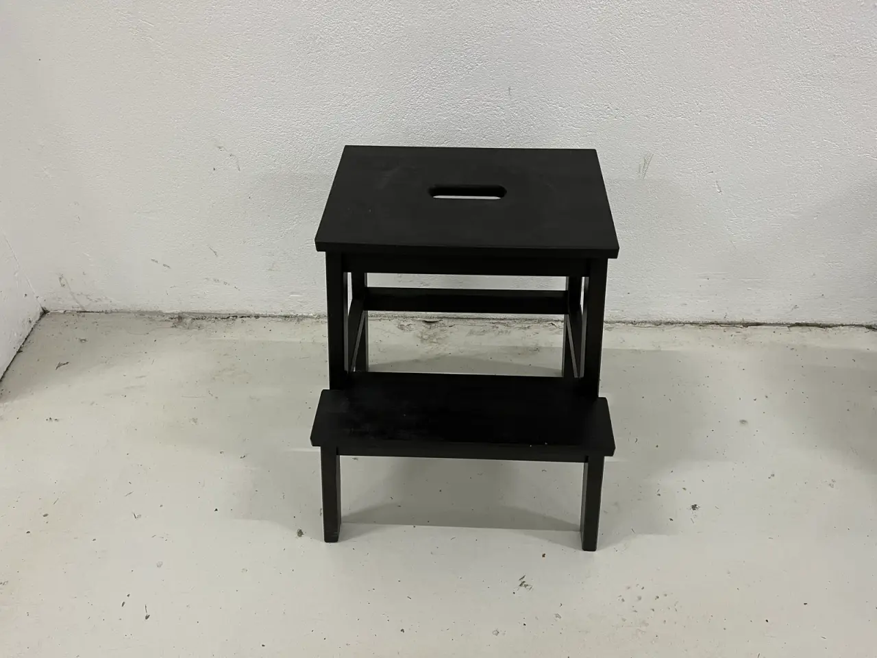 Billede 5 - 2 stk. taburetter/sengebord i sort