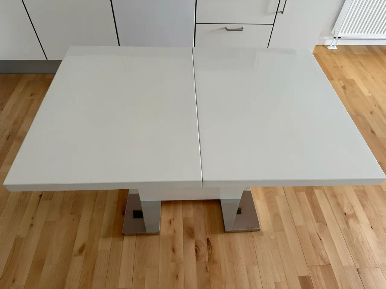 Billede 14 - Justerbart spisebordssæt - bord + 4 stole