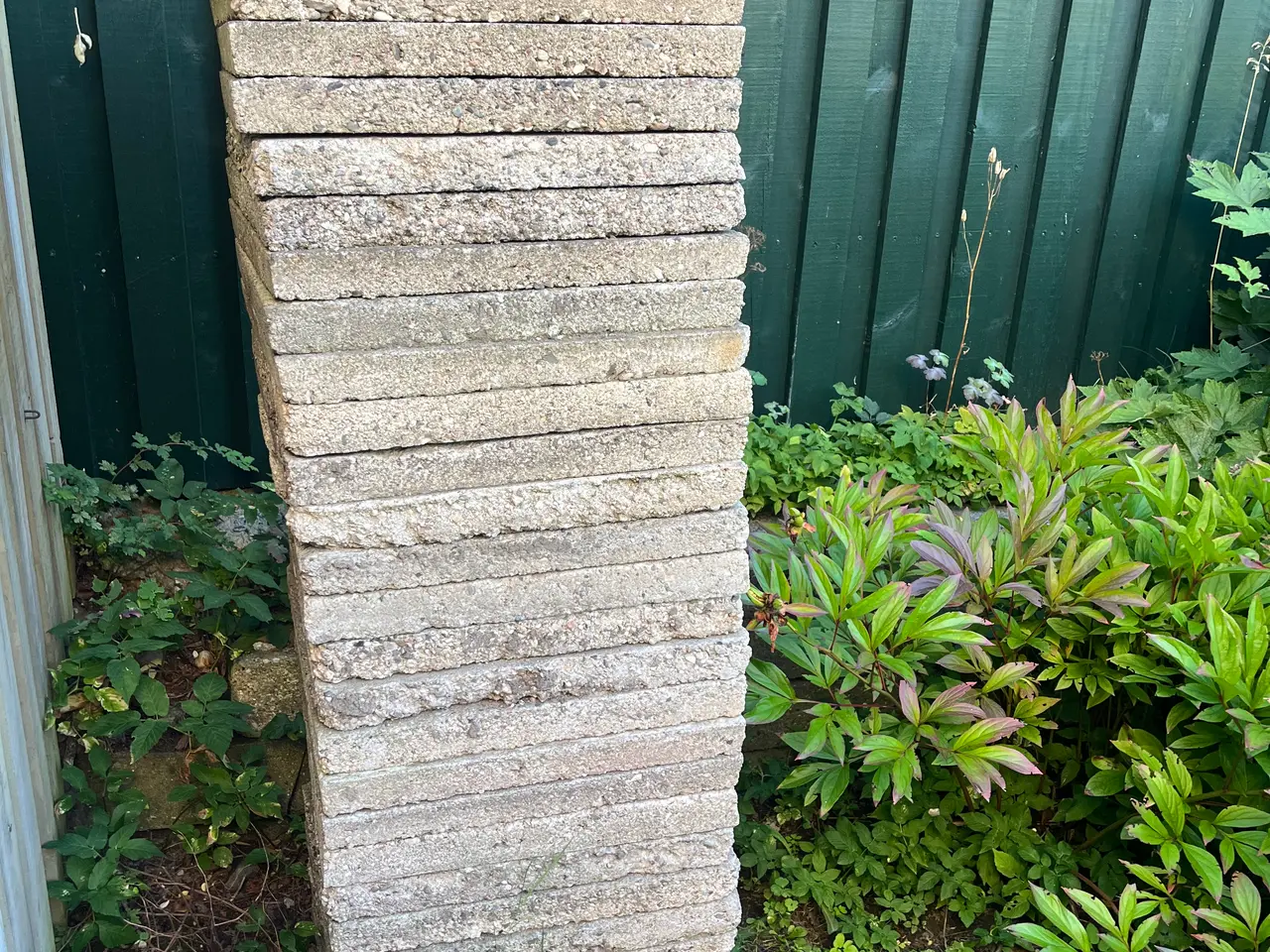 Billede 1 - Omkring 40 havefliser bortgives (50cm x 50cm)