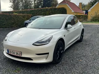 Tesla model 3 standard range plus