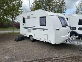 2018 - Adria Altea 402 PH Adria Altea 402 PH (2018) – Let og kompakt vogn med mover & fortelt