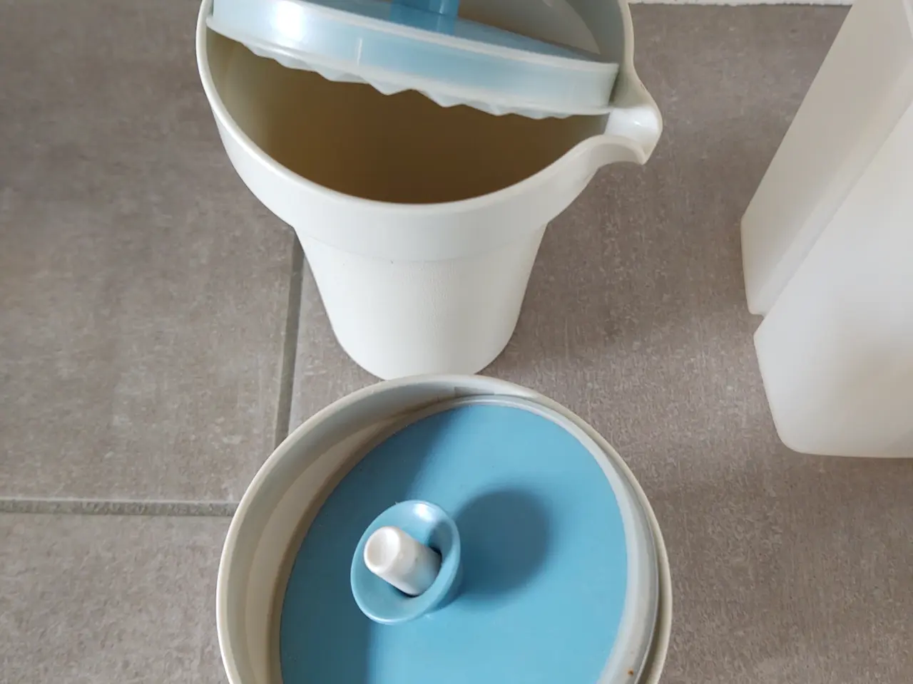 Billede 2 - Flere tupperware beholdere.