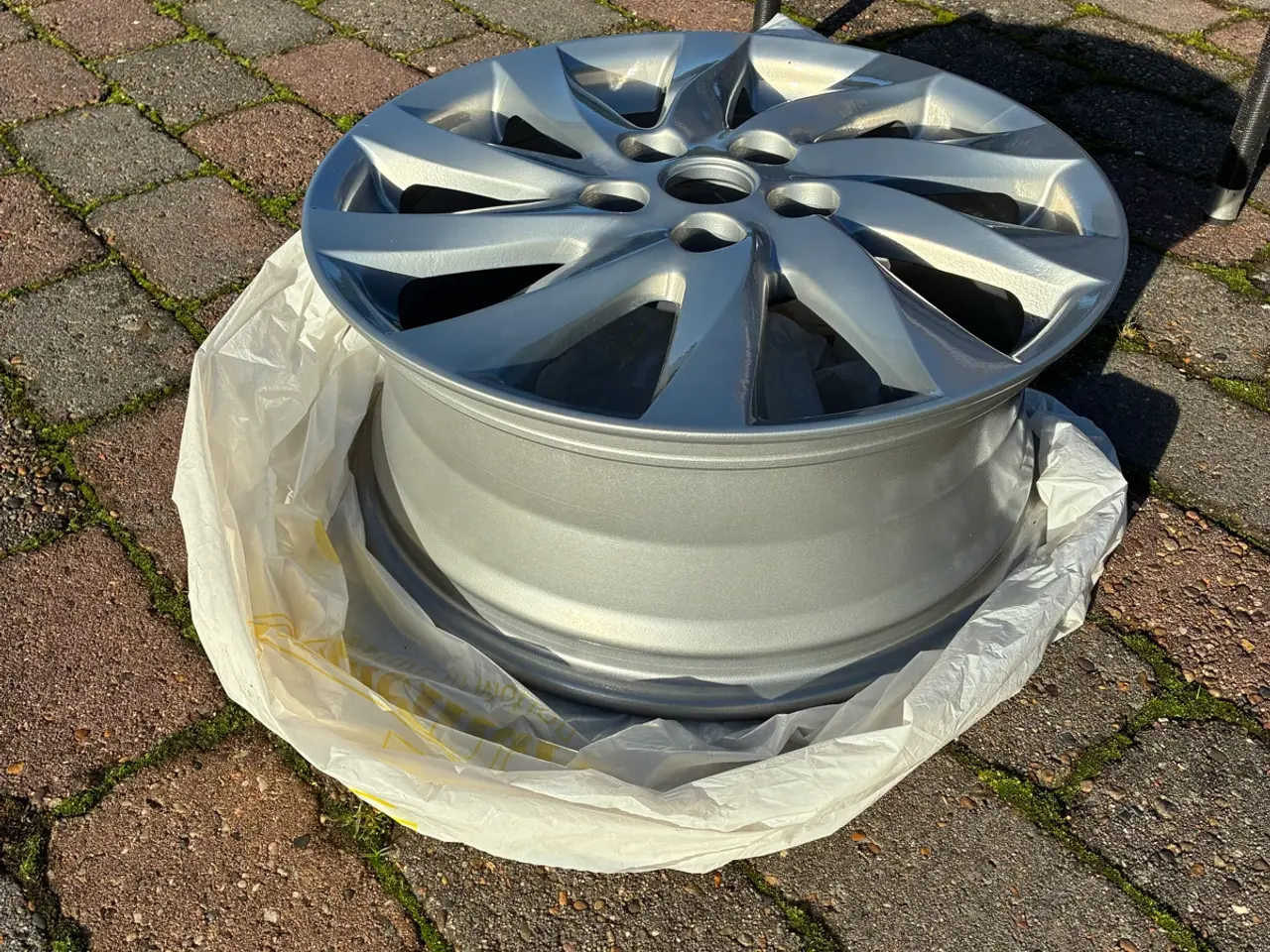 Billede 2 - 4 stk Flotte Org. Mazda alu - special lak