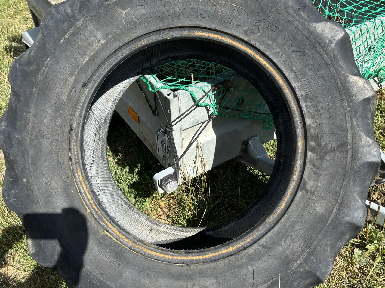 Billede 2 - 2 stk. Goodyear traktor dæk 13.6-24
