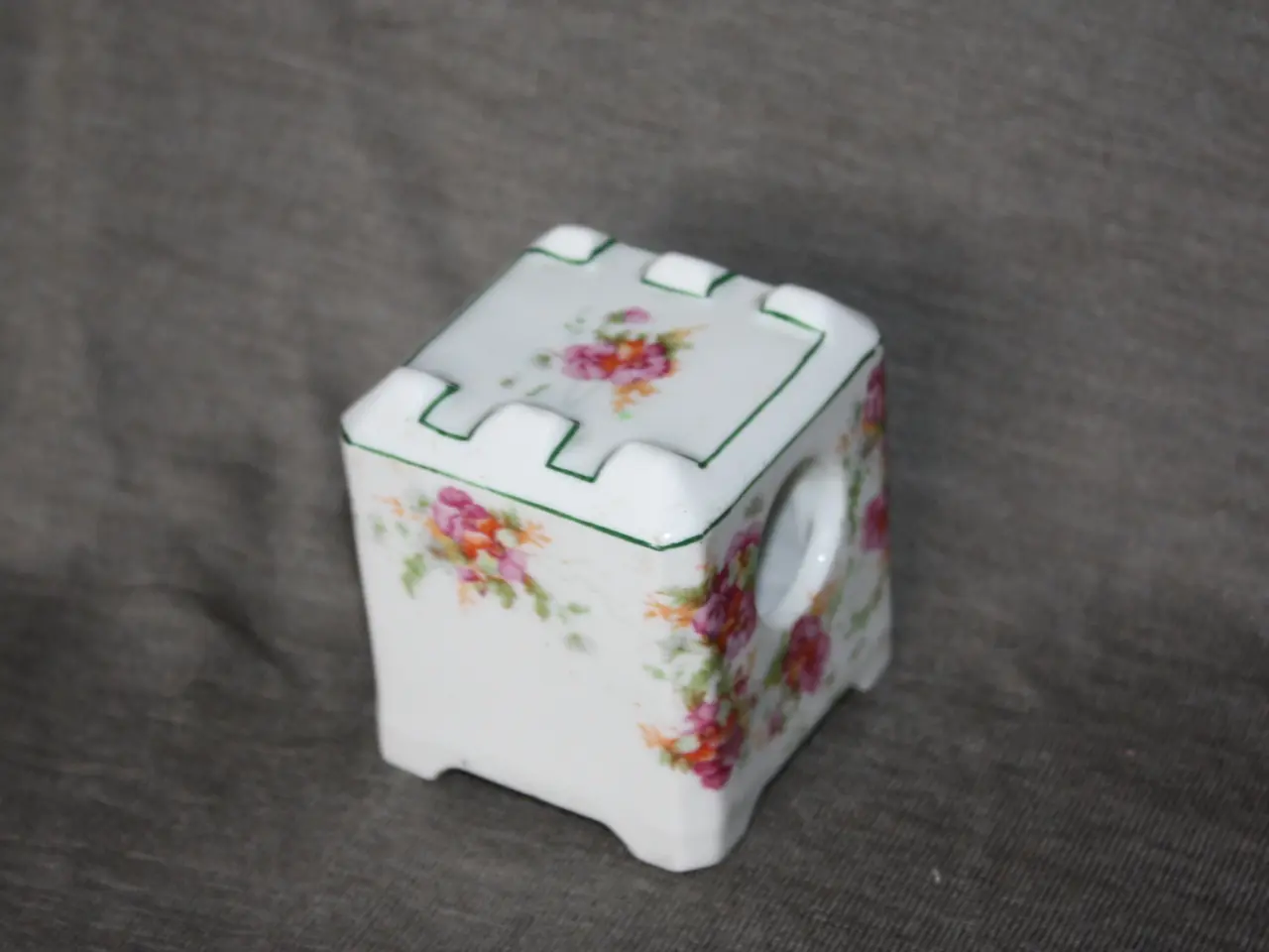 Billede 2 - Heabach Brothers porcelæn højde 7 cm