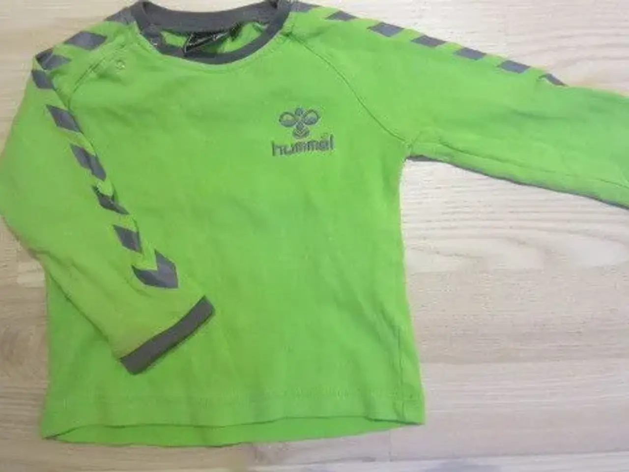 Billede 1 - Str. 80, grøn HUMMEL bluse