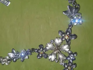 Halskæde "Unique design" med blomster 40-47 cm.