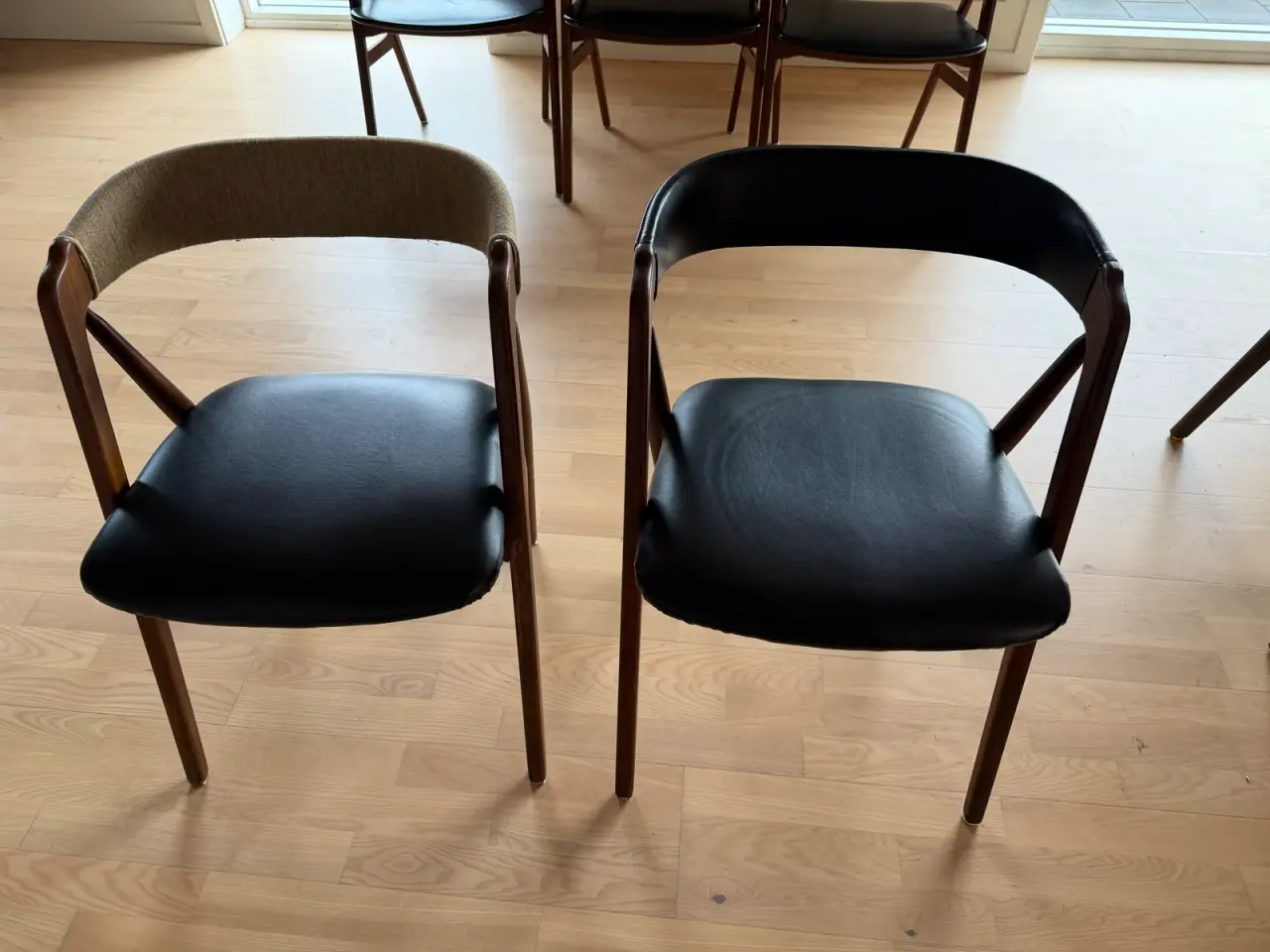 Billede 2 - 🪑 2 flotte vintage teakstole – dansk design