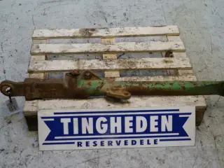 John Deere 4040 R.H. Liftarm AR80666