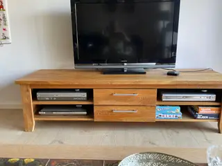 TV bord i massiv vildeg