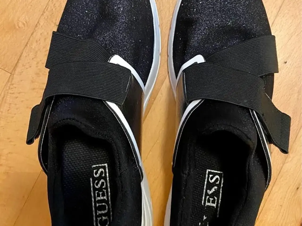 Billede 2 - GUESS sneakers til salg