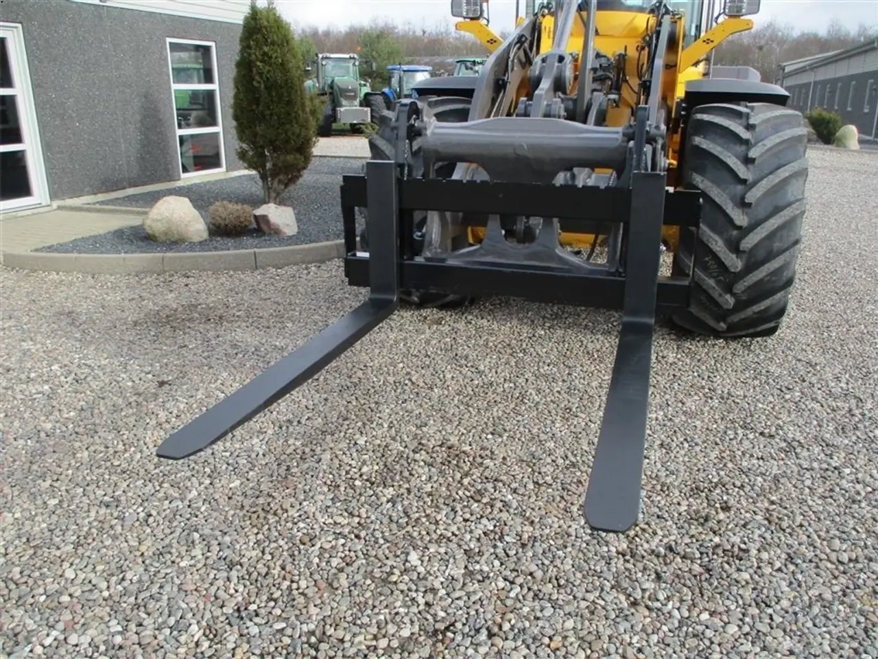 Billede 2 - Volvo Pallegafler 5ton 150cm smededegafler. NYT sæt