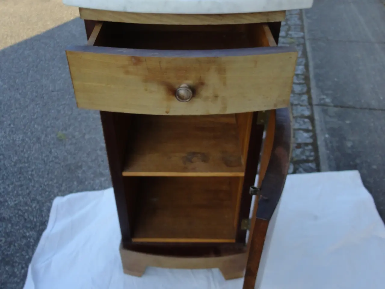 Billede 1 - Skab - marmor top :