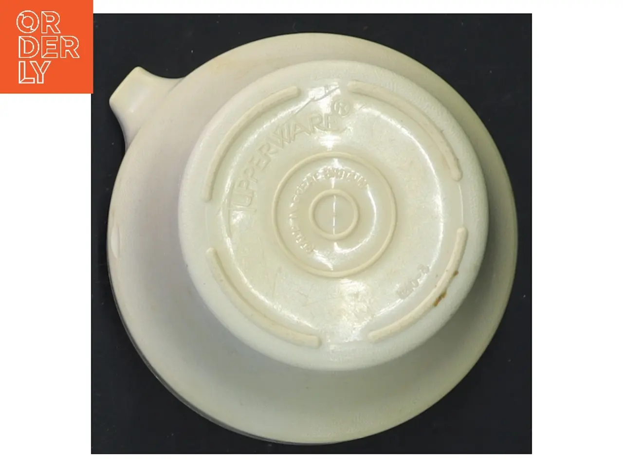 Billede 5 - Plastikkande med låg fra Tupperware (str. 9x10 cm)