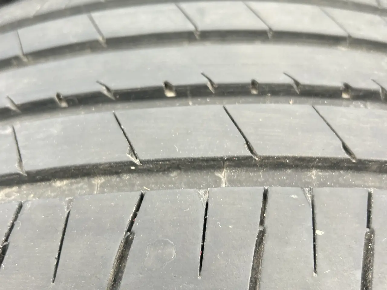 Billede 3 - Sommerdæk næsten ny Bridgestone: 7221 km