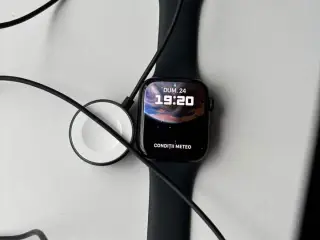 Apple watch series 8 - 45 mm- GPS