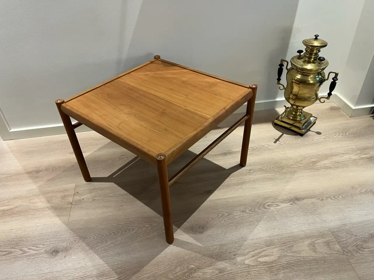 Billede 2 - Designer Ole Wanscher Sofabord i olieret valnød.
