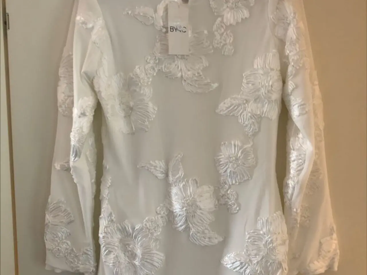 Billede 2 - Mesh kjole med hvide blomster