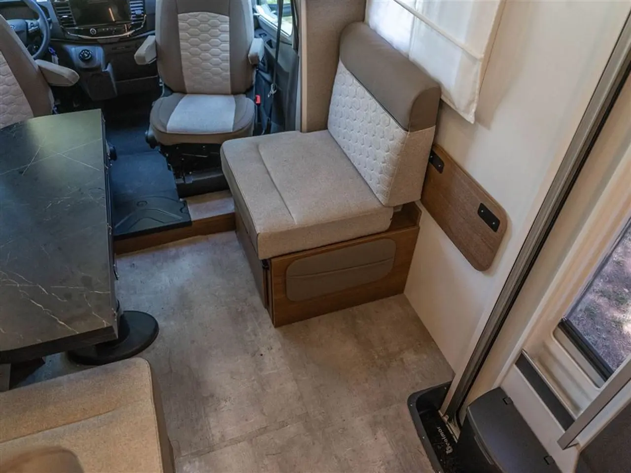 Billede 6 - 2027 - Benimar Tessoro 444 NK   Perfekt til 4 personer
