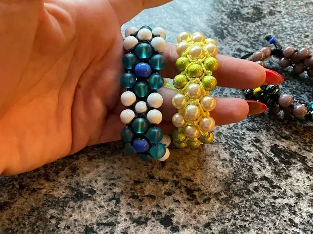 Billede 2 - Flotte knyttede armbånd