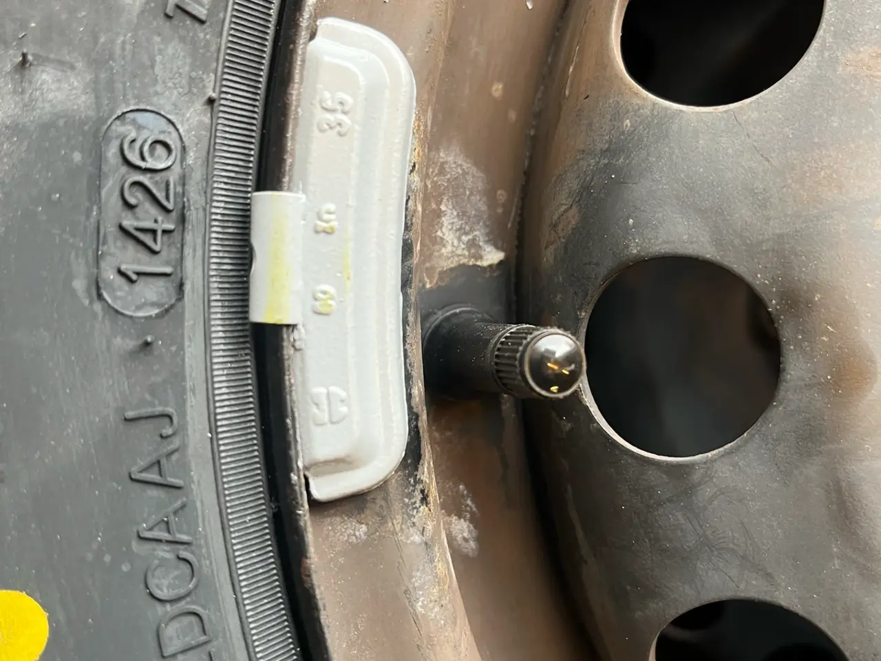 Billede 5 - Nye helårsdæk. 175-65-14. VW Up.