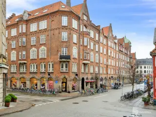 P-plads til mindre bil udlejes på Gammel Mønt 12