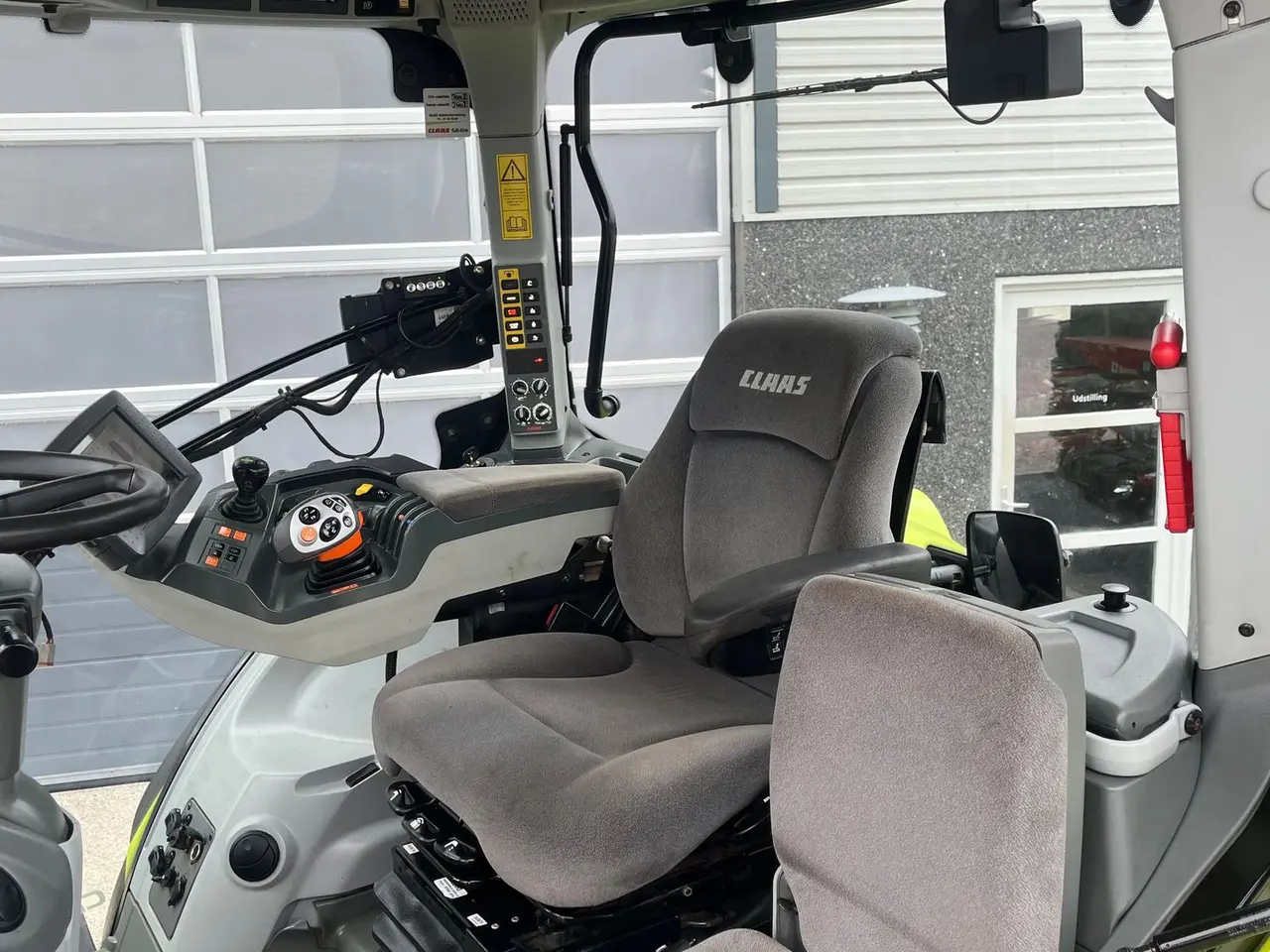 Billede 8 - CLAAS Axion 810 CMATIC Med frontlift og frontlæsser