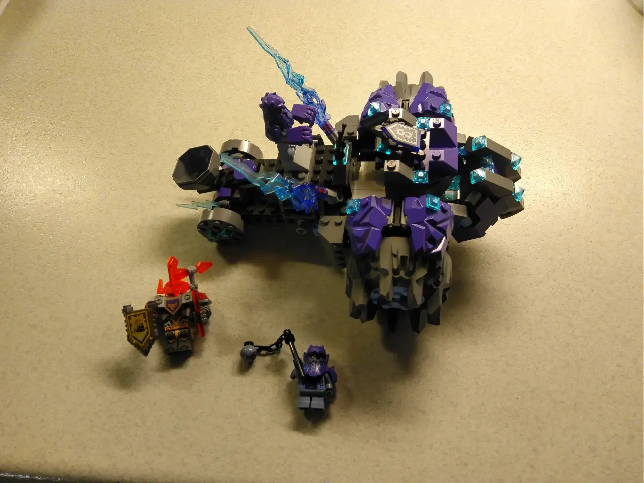 Billede 2 - Lego Nexo Knights 2 sæt.