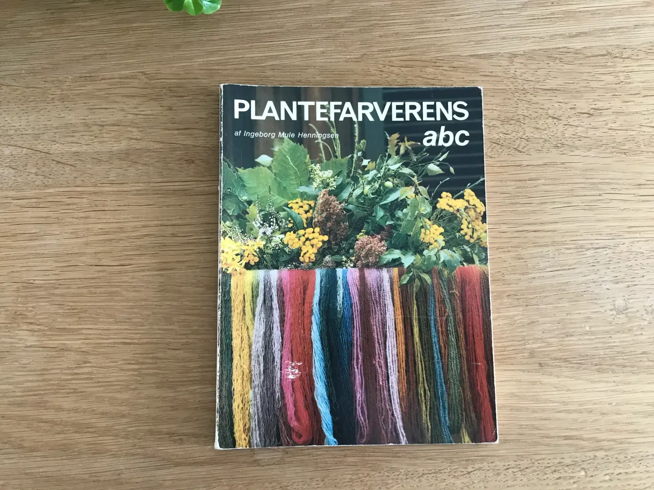 Billede 1 - Plantefarverens abc - af Ingeborg Mule Henningsen.