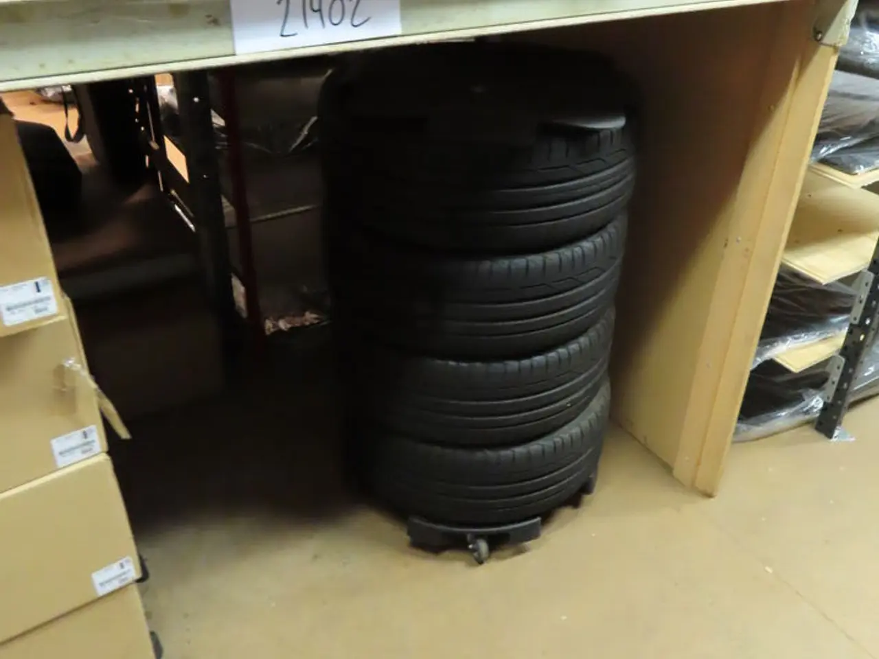 Billede 8 - Indhold på pallereol af diverse reservedele