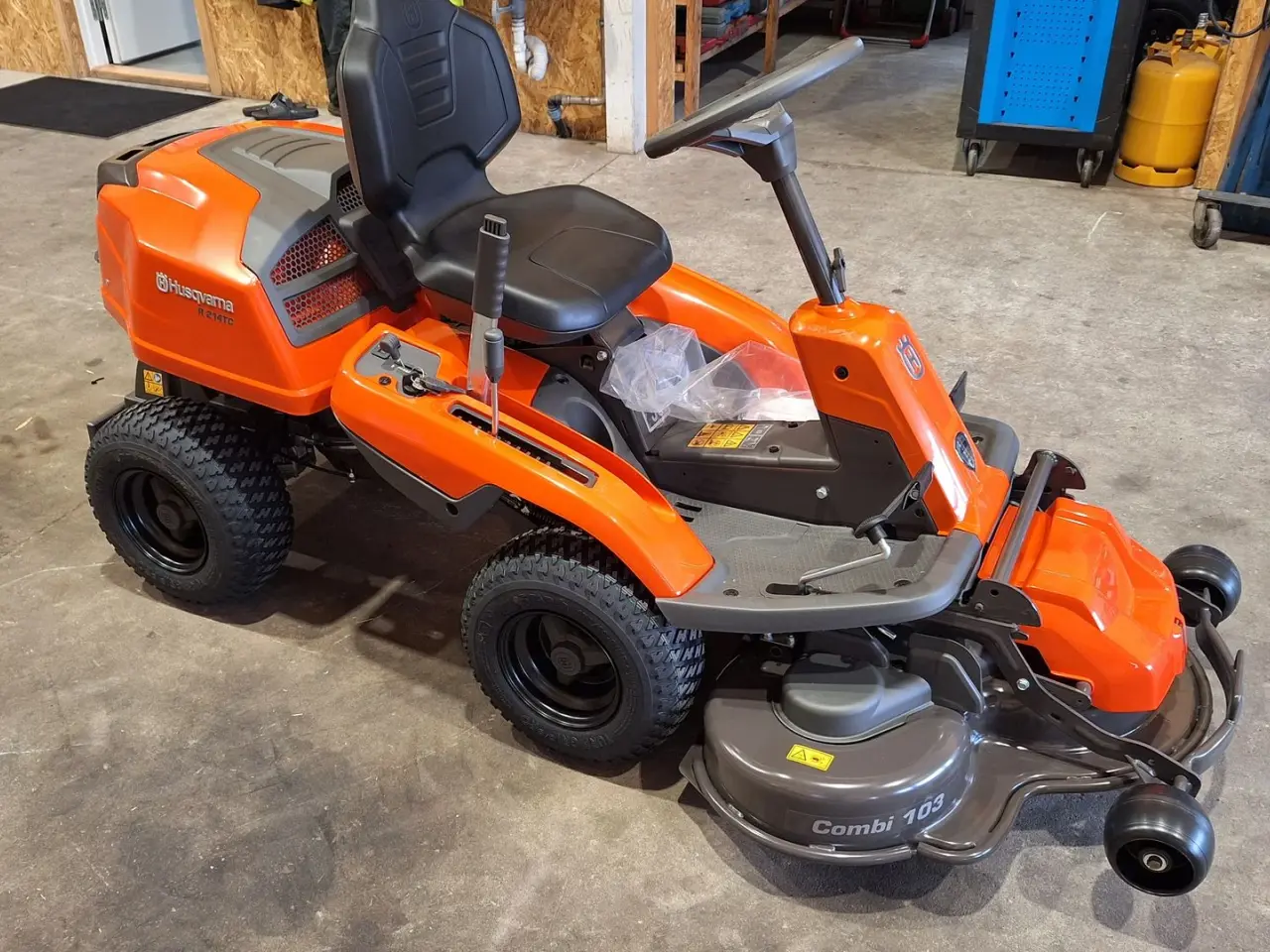 Billede 1 - Husqvarna R 214TC Comfort - 103cm klippebord FABRIKS NY