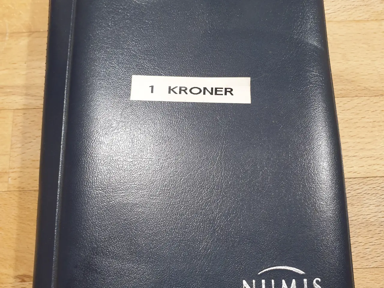 Billede 12 - Numis Bog med 1 Kroner