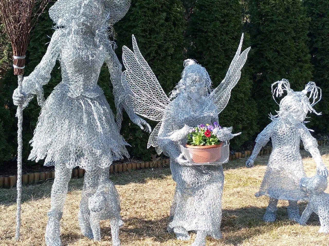 Billede 8 - En original havepynt, en trådskulptur