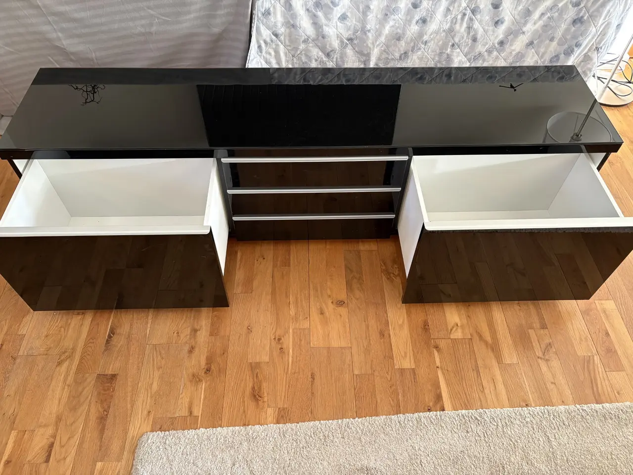Billede 2 - TV bænk fra Ikea