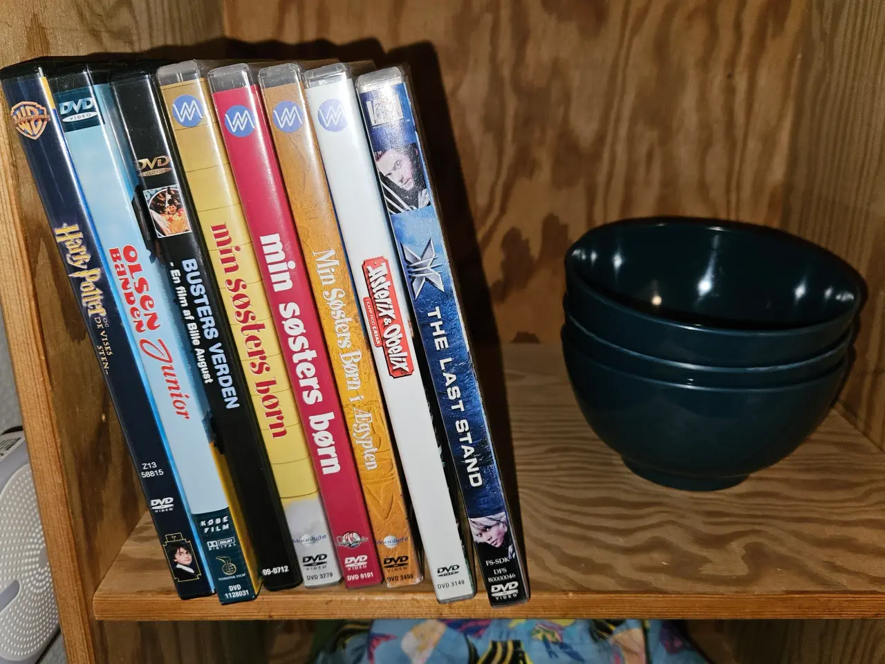 Billede 3 - Blandet landhandel: spejReoler, hvidt service, DVD