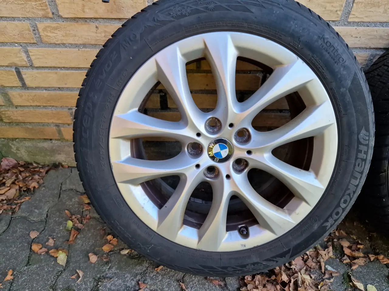 Billede 3 - Org. BMW fælge med vinterdæk og TPMS-ventiler