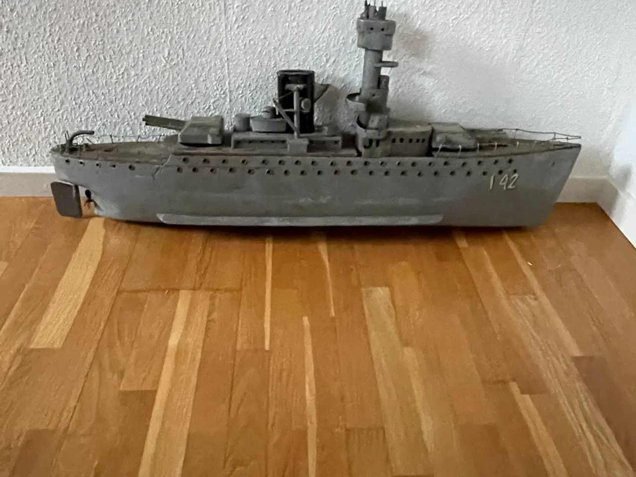 Billede 1 - Model af tysk krydser ( Deutchland)