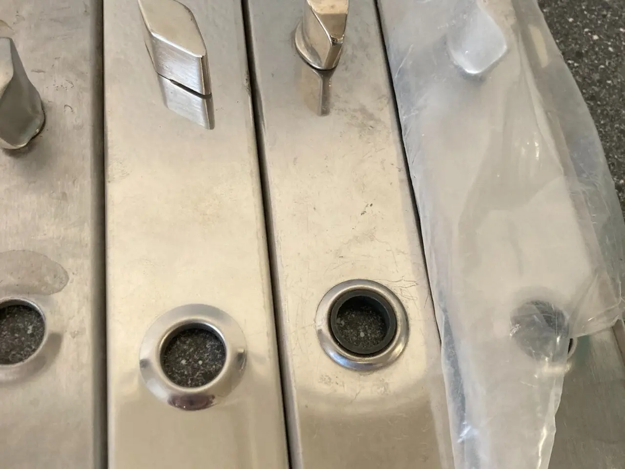 Billede 6 - parti of 12x Assa Abloy Spacer Long Plates w.