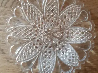 KØBES: Glas asietter
