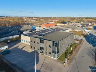 Flot 1.399 m² domicil- / Investeringsejendom med højloftet lager og moderne kontorer