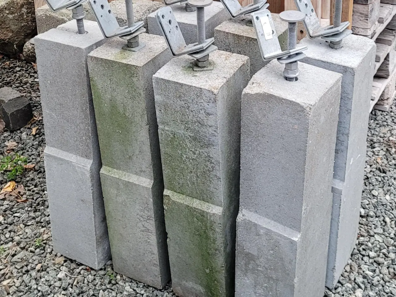 Billede 2 - Stolpesten i beton.