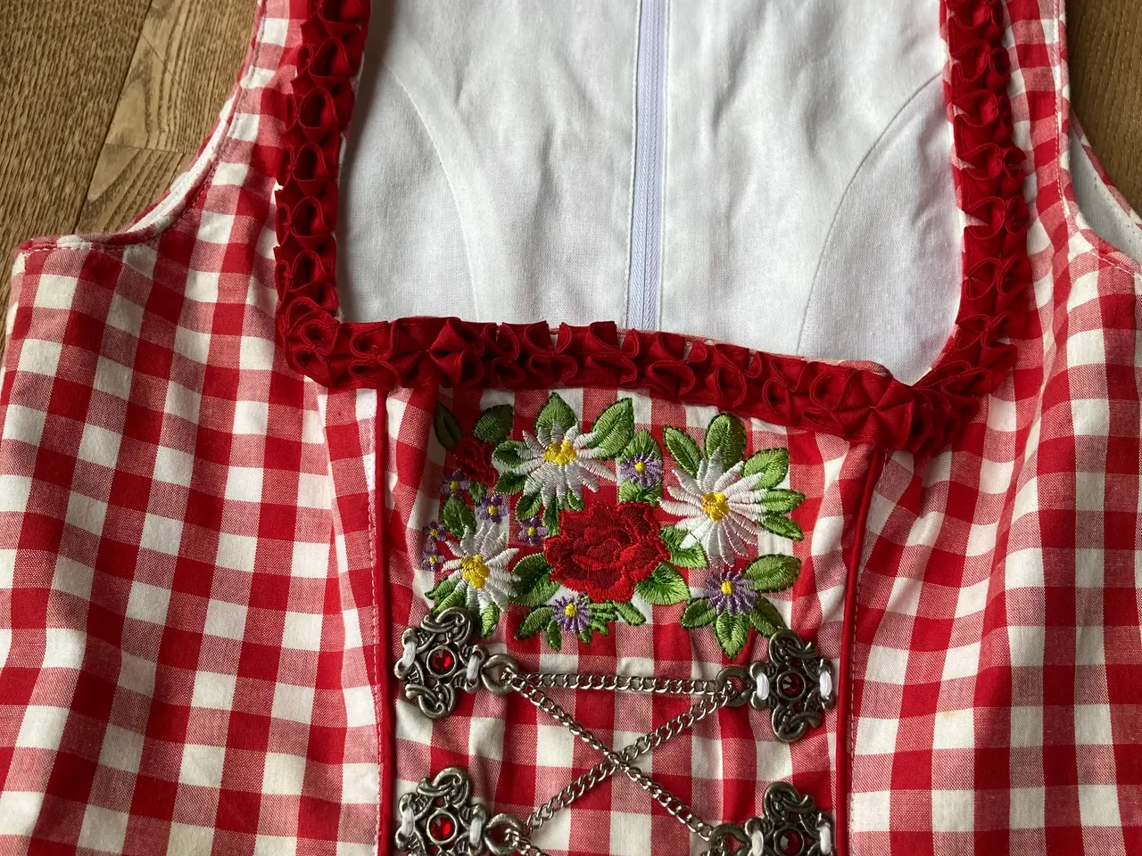 Billede 2 - Tyroler Dirndl Heidi kjole og bluse, org. tysk